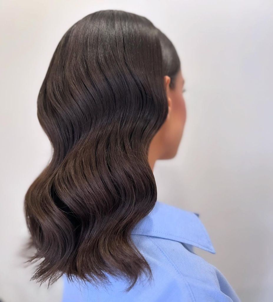 Peinado con ondas old hollywood para invitadas con media melena