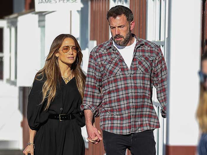 Ben Affleck y Jennifer Lopez paseando