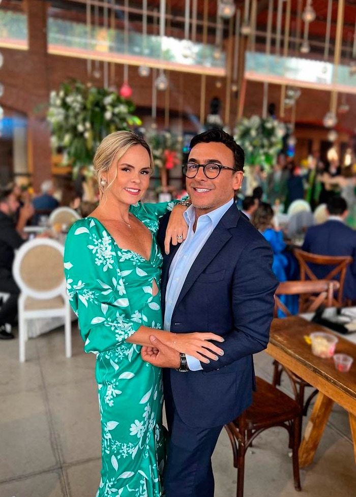 Adal Ramones y Karla de la Mora