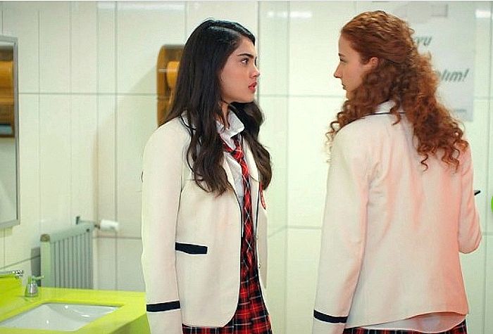 Leyla confiesa a Súsen el vídeo que ha descubierto en 'Hermanos'