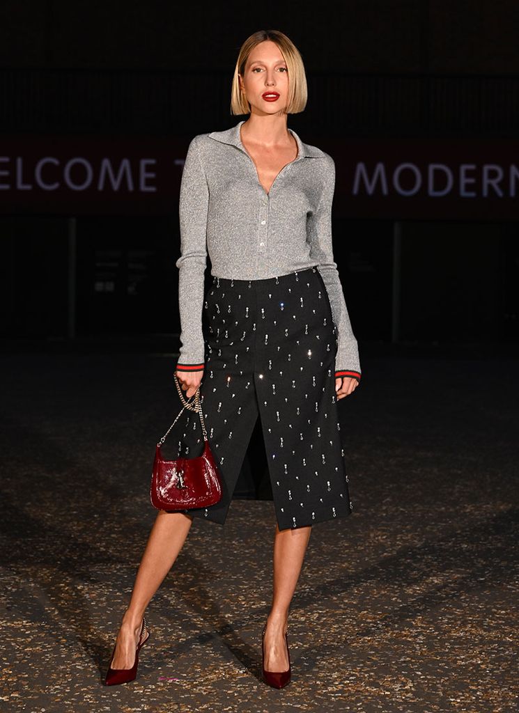 Olympia de Grecia y Poppy Delevingne en el desfile Crucero de Gucci 2025 en Londres