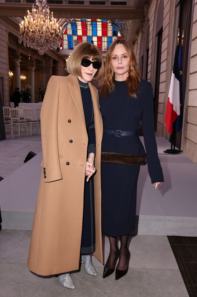 Stella McCartney recibe la Legion d'Honneur en París. En la foto, Anna Wintour y la diseñadora británica


