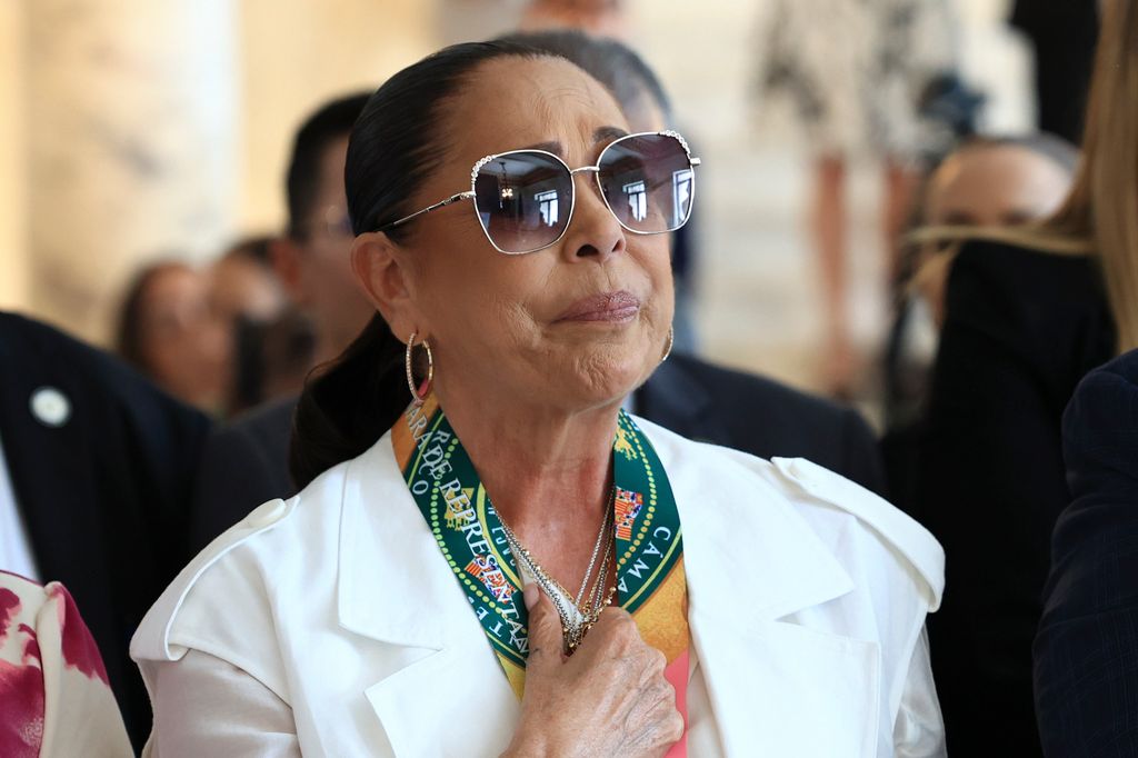 Isabel Pantoja recibe un reconocimiento en Puerto Rico por sus 50 años de carrera