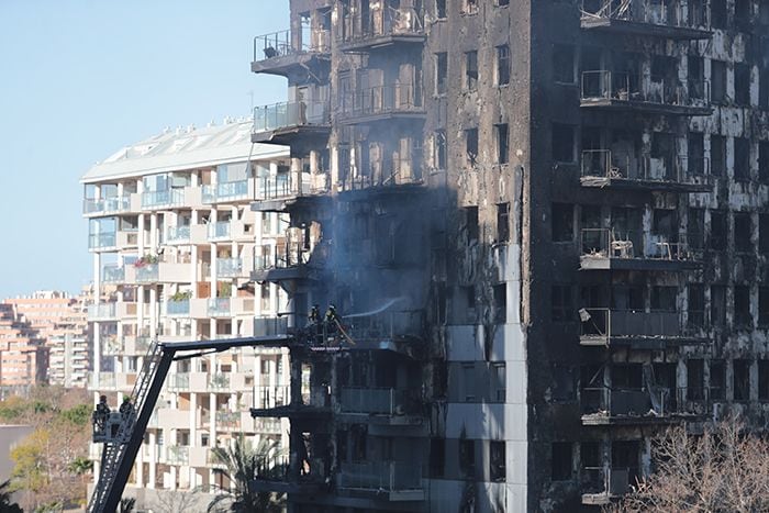 El edificio de Valencia ha quedado calcinado
