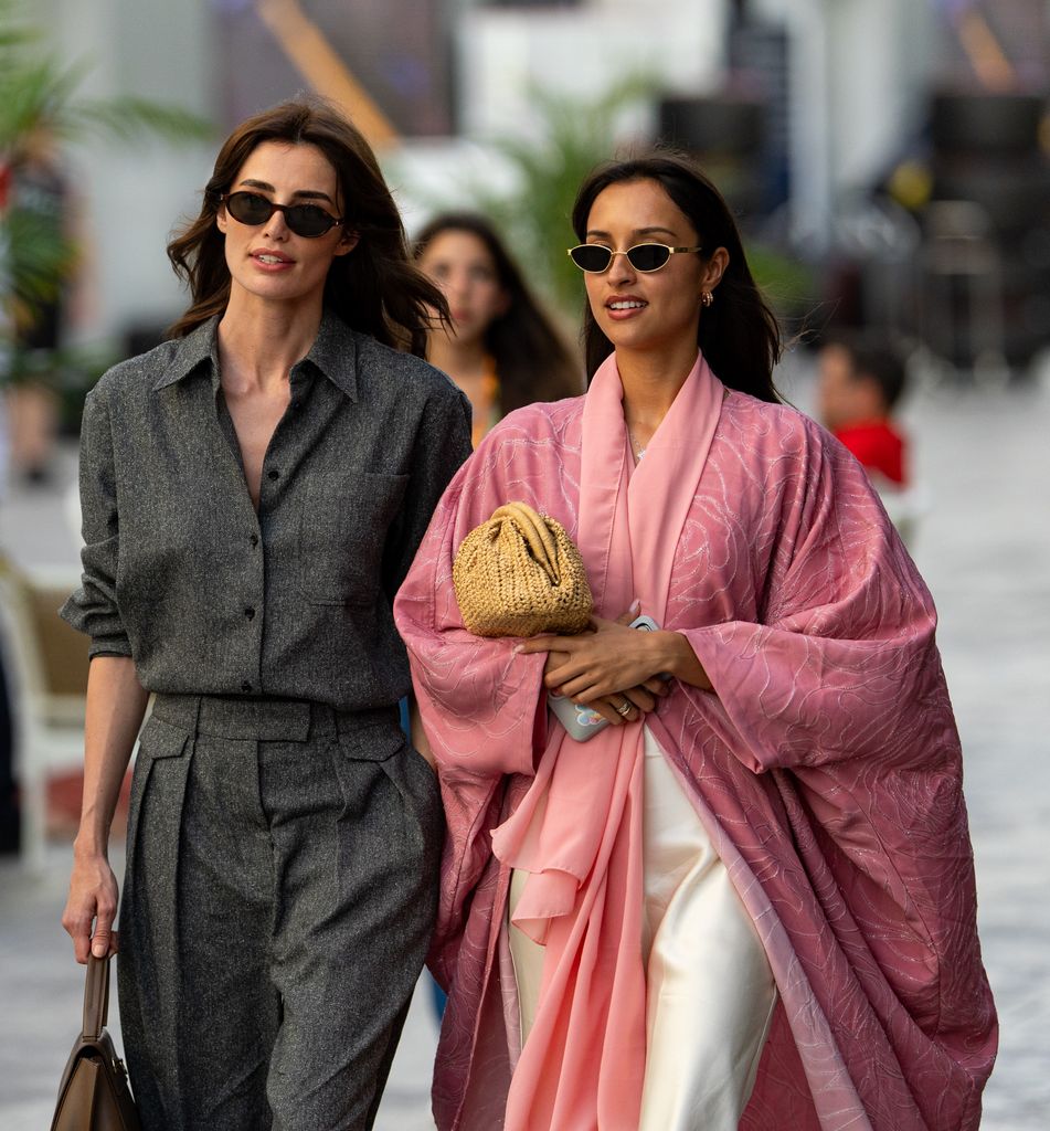 Rebecca Donaldson y Alexandra Saint Mleux, este sábado en el Gran Premio de Arabia Saudí de Fórmula 1