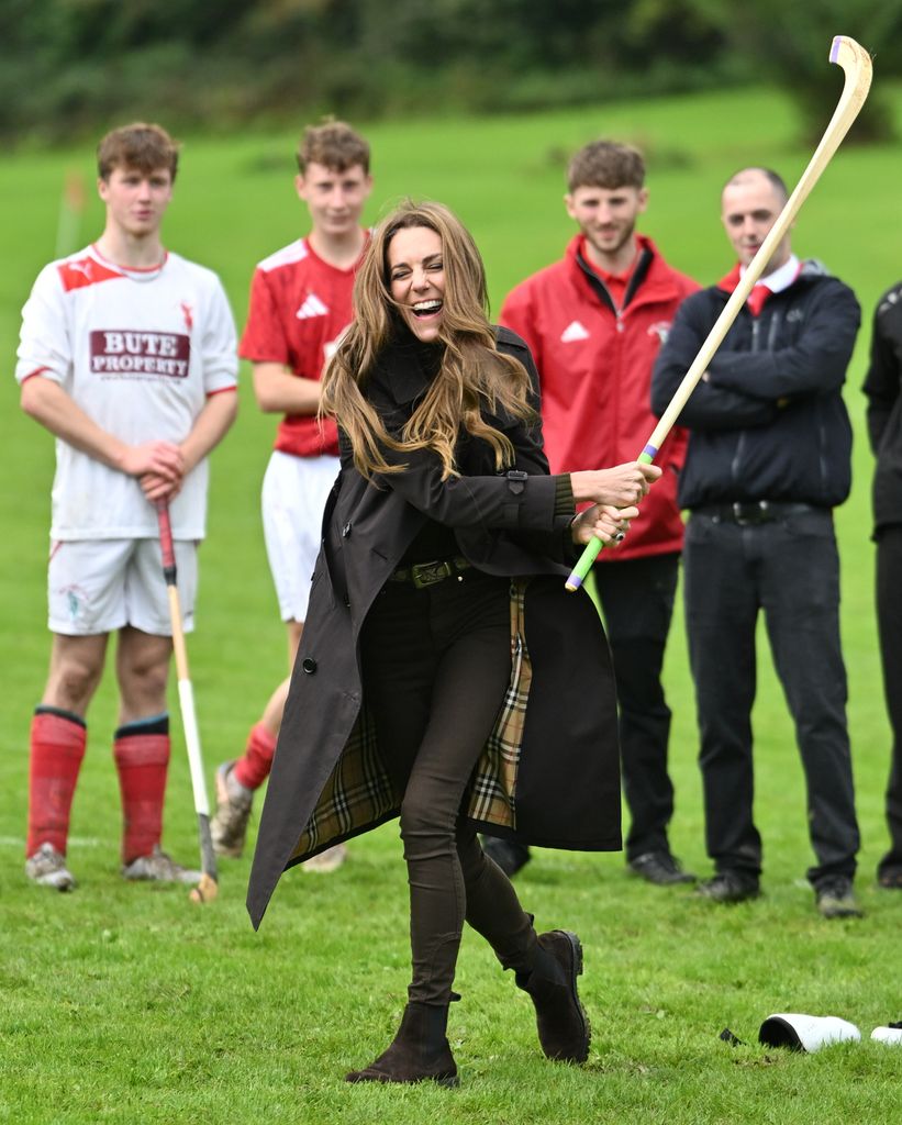 La princesa de Gales ha sido partícipe de una sesión de 'shinty', un deporte enraizado a la cultura escocesa