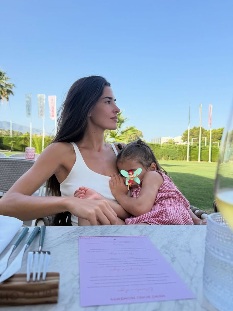 "Nos apetecía mucho estar cerca del mar y sentir que nuestra estación favorita del año empieza a vibrarse y calar", ha dicho Lidia en redes