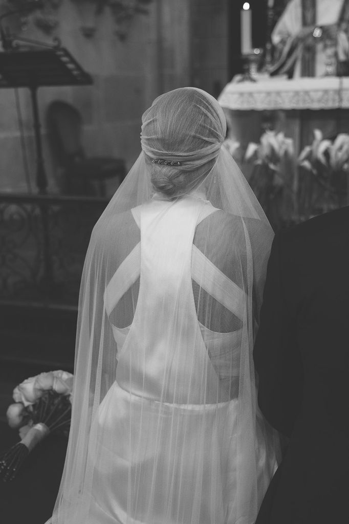 Nerea con vestido de novia de Laura Ponte y velo estilo 'julieta'