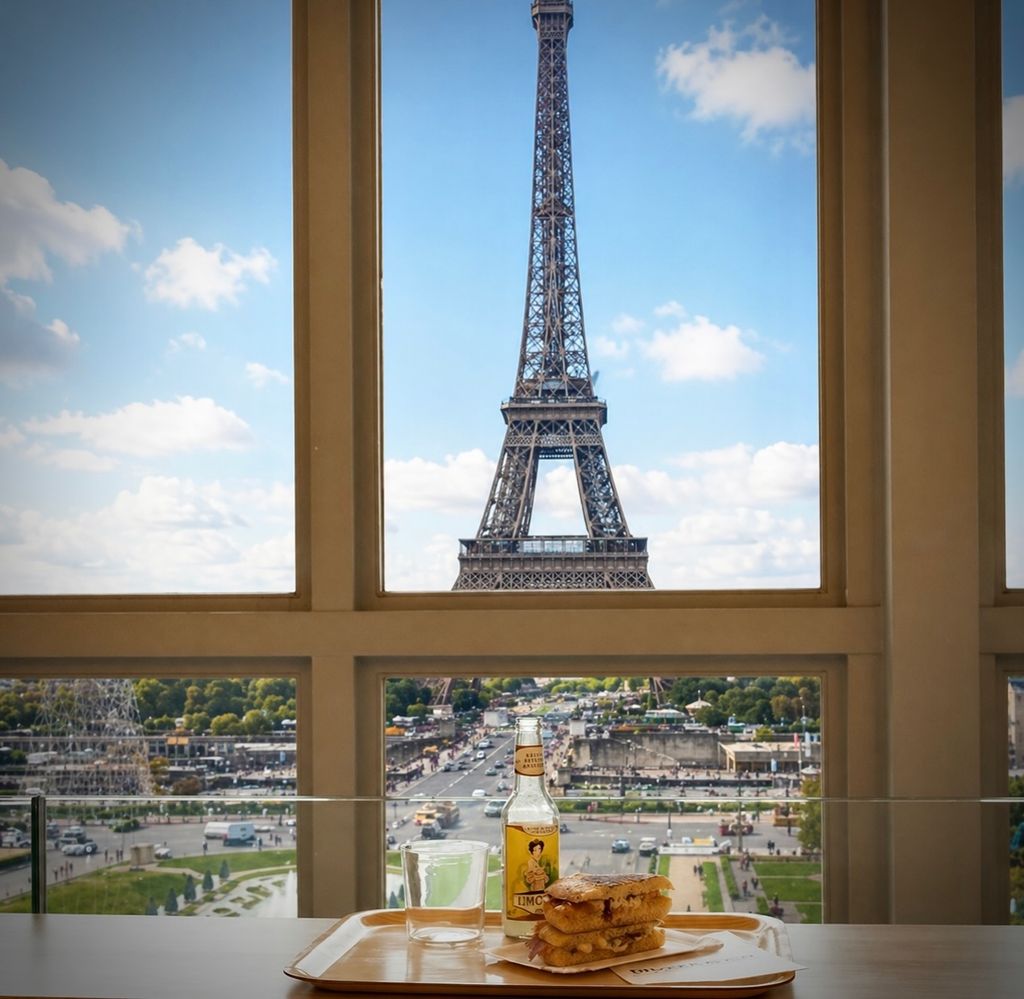 Disfruta de las vistas desde el café del Museo del Hombre. 
