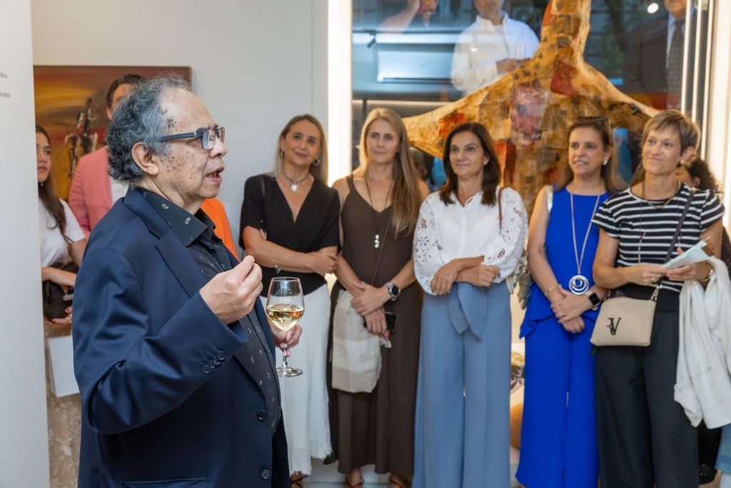 Nos explicó que él busca mediante la pintura; ejercer el derecho al pincel, la libertad y la inteligencia.