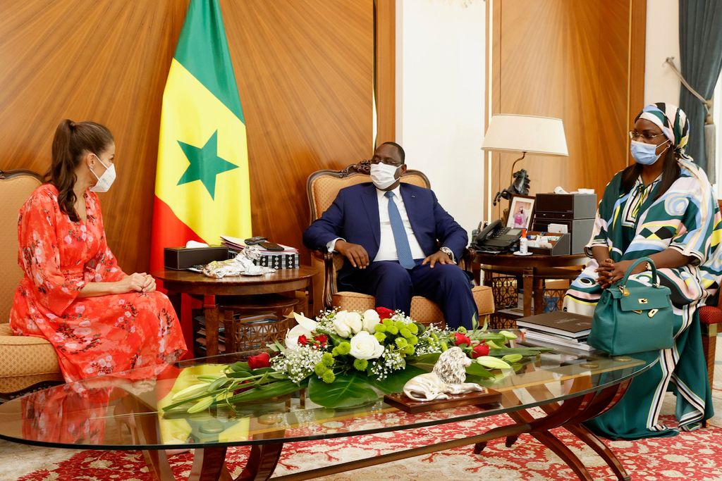 La Reina durante el almuerzo ofrecido por el presidente de Senegal, Macky Sall