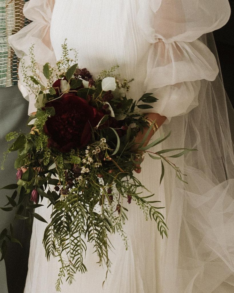 Ramos de novia de peonías burdeos
