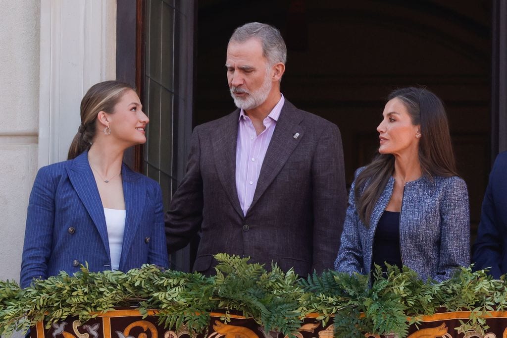 LOS REYES TERMINAN SU VISITA A NAVARRA EN EL AYUNTAMIENTO DE TUDELA