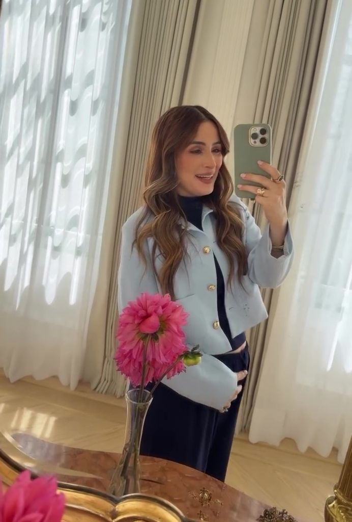 Emocionada, Cynthia Rodríguez mostró su baby bump.
