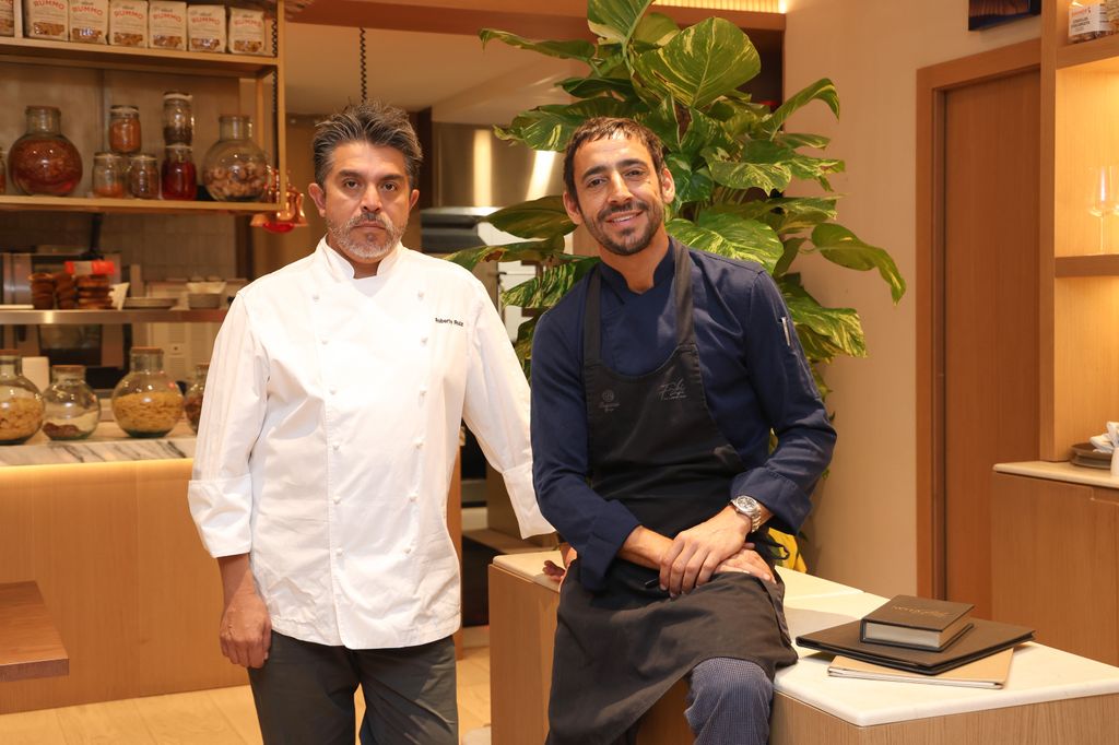 Los chefs Roberto Ruiz y Fabián Cangas