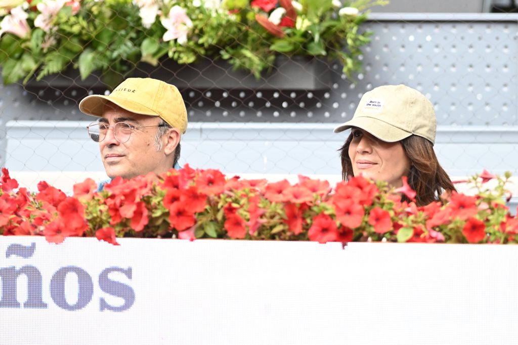 La actriz Elia Galera casi irreconocible con la gorra
