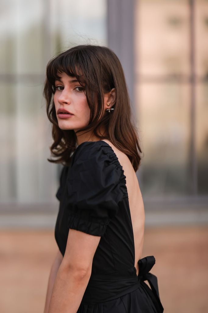 Lea Naumann pelo fino flequillo