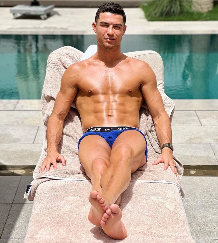 Cristiano Ronaldo con las uñas negras