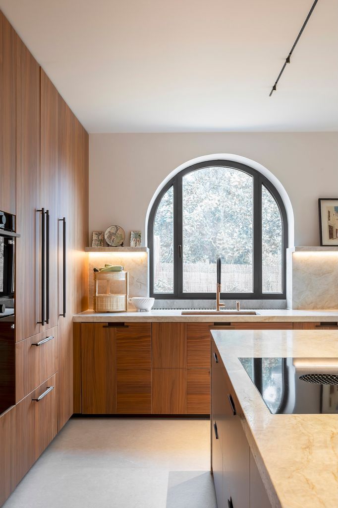 Cocina con iluminación. 