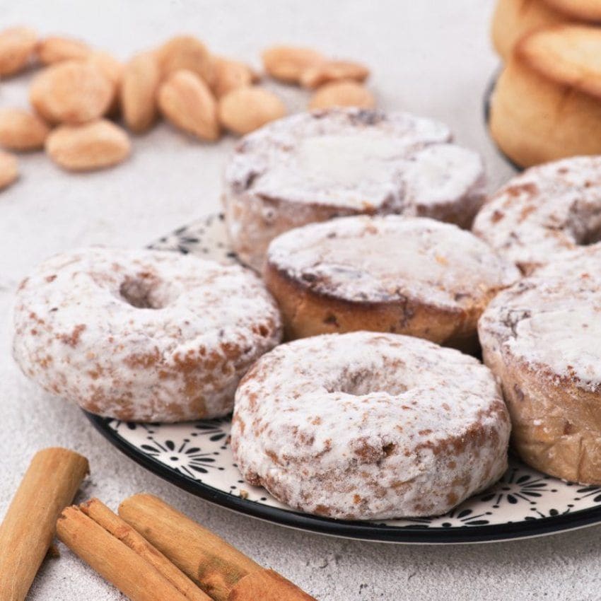 Mantecados, polvorones, roscos, mazapanes, empiñonados... son infinitas las variantes de los dulces navideños, para todos los gustos.