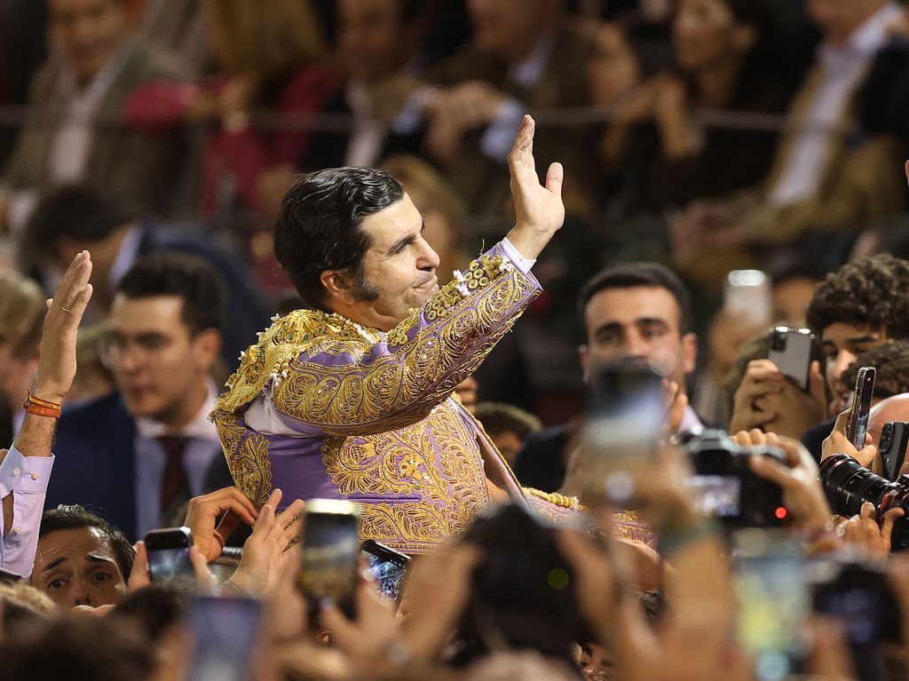 Morante de la Puebla se corta la coleta en la plaza de toros de Las Ventas, a 12 de octubre de 2025, en Madrid