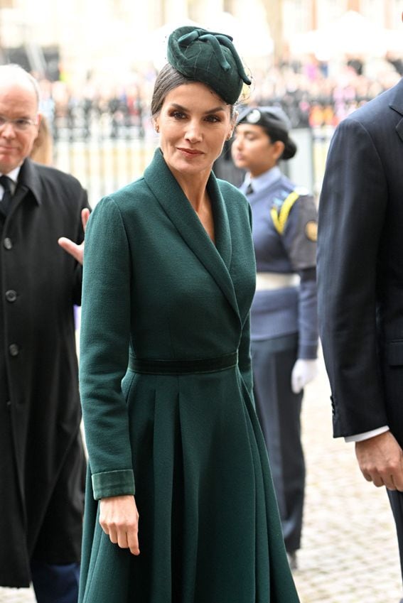 Doña Letizia asiste a la solemne despedida de su 'querido tío Philip'