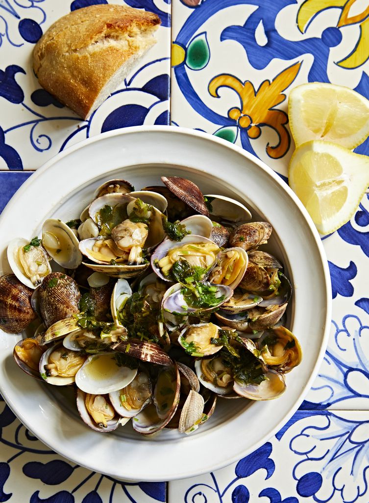 Almejas à Bulhão Pato, plato típico portugués.
