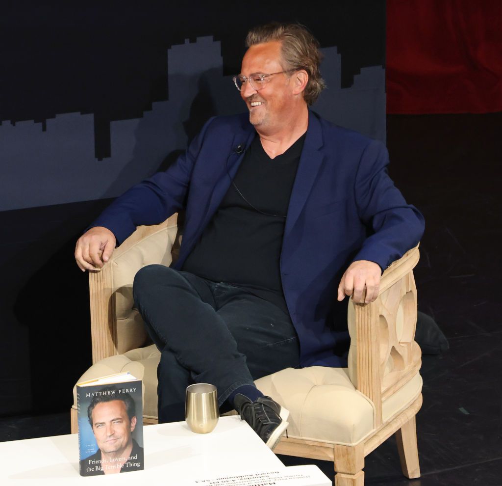 Matthew Perry durante la presentación de su libro autobiográfico