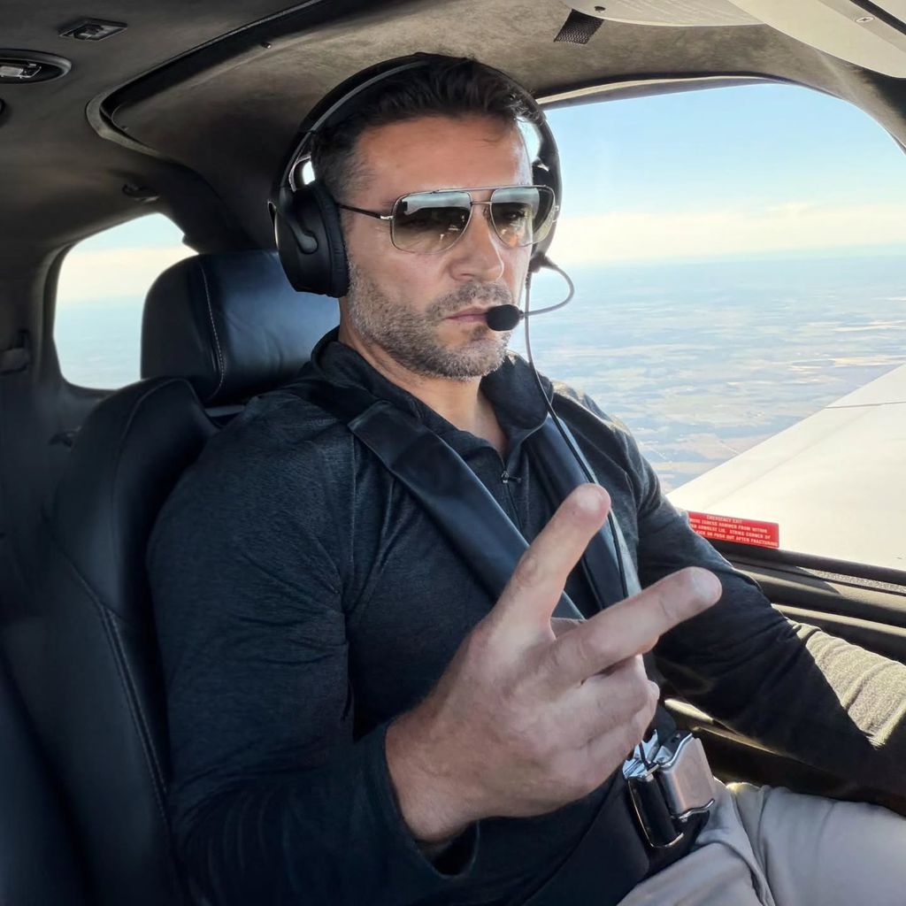 Martín Fuentes es un experimentado piloto de aeronaves y cuenta con licencia de capitán de vuelo desde 2022