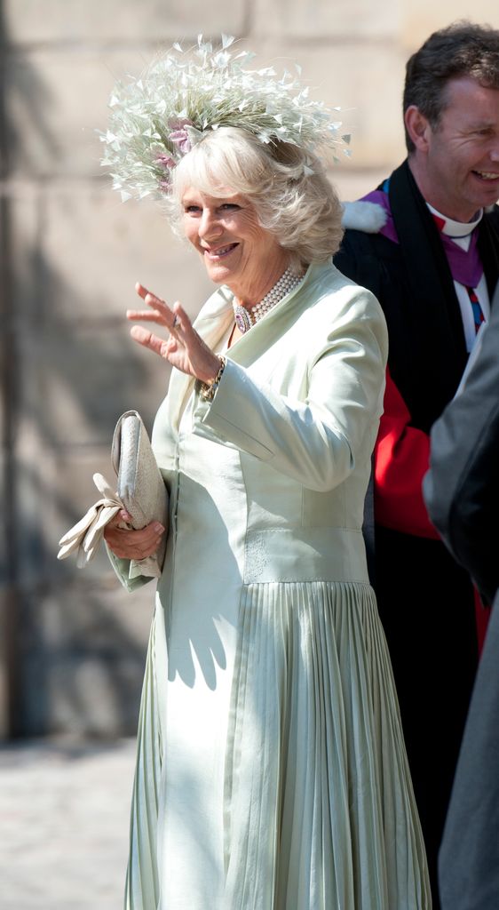 Camilla, entonces duquesa de Cornualles, llega a la boda de Zara Phillips y Mike Tindall en Edimburgo (julio de 2011).