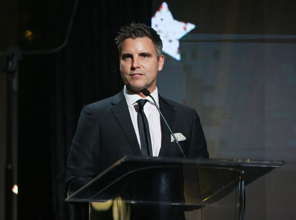 Tras superar su tercer diagnóstico de cáncer, Colin Egglesfield reaparece con una sonrisa