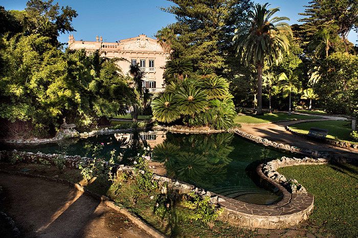 Entramos en la espectacular villa histórica donde se hospedaron los duques de Noto en Sicilia