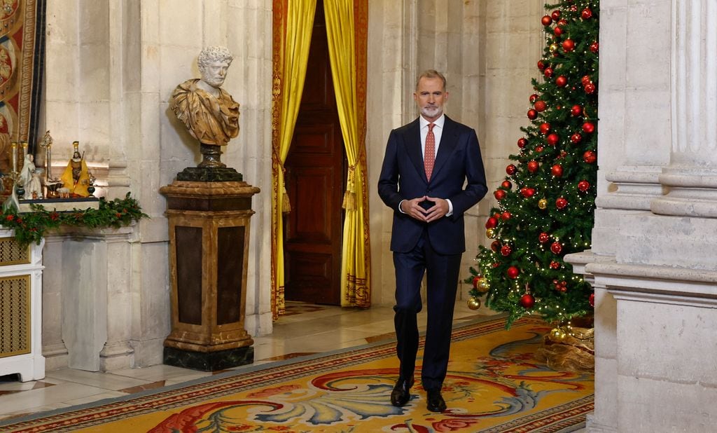 El rey Felipe da su discurso de Navidad de pie por primera vez