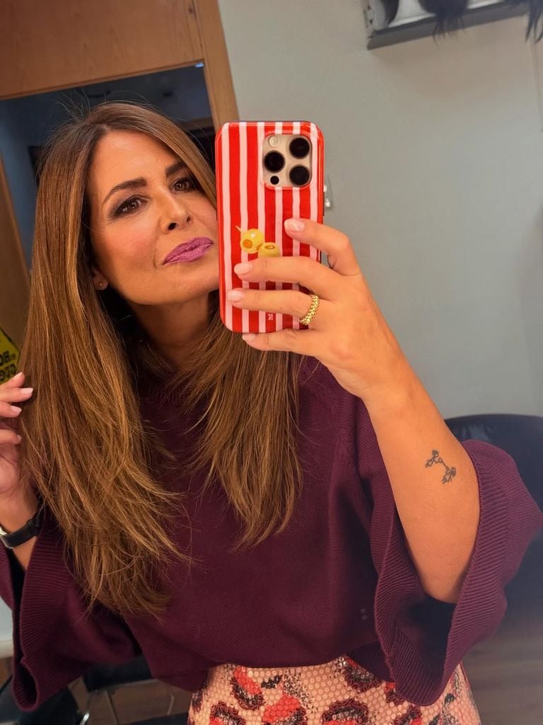 El look de Nuria Roca con falda de lentejuelas
