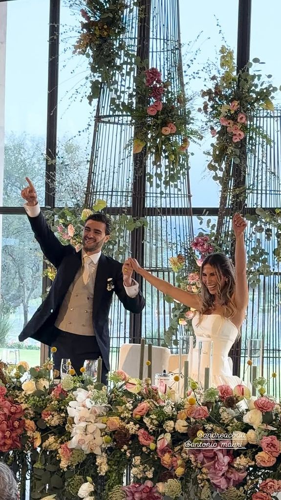Los novios vivieron su boda religiosa con mucha alegría y grandes sonrisas