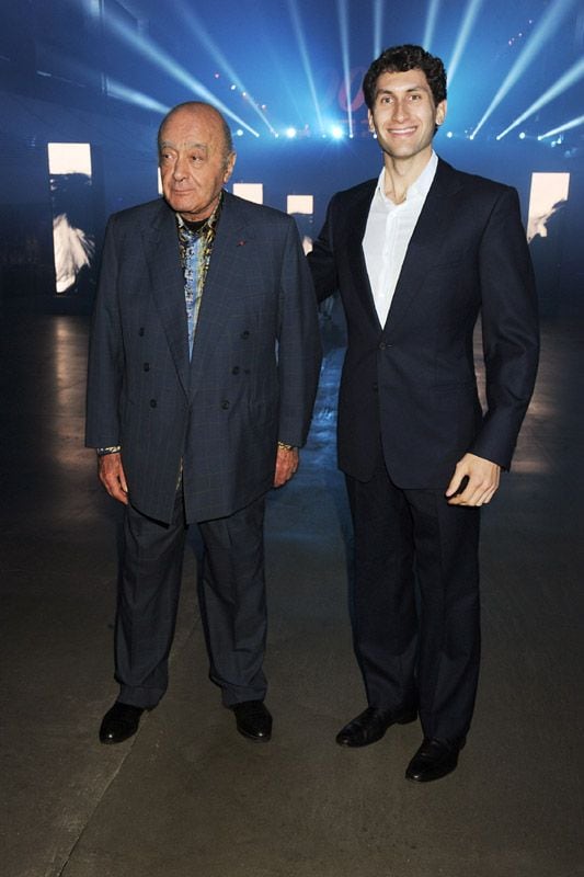 Mohamed Al Fayed junto a su hijo Karim