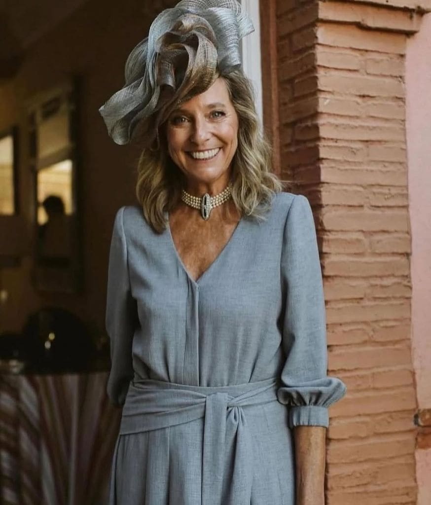 Peinado madrina con ondas con tocado de Mariana Barturen