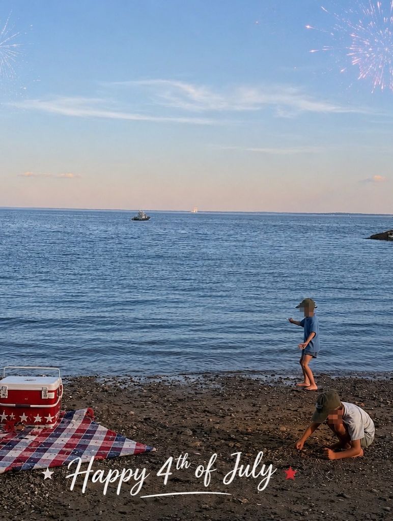 Los pequeños de la familia, disfrutando del mar