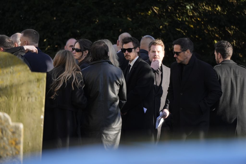 Harry Styles junto a James Corden 