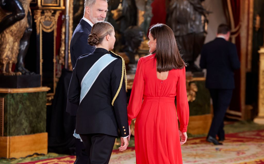 Rey Felipe, reina Letizia, princesa Leonor en la recepción del 12 de octubre de 2024