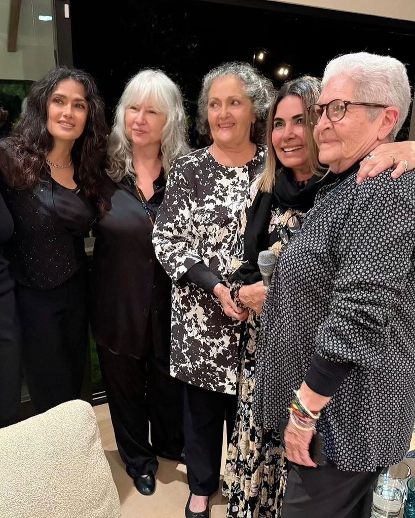 A través de Instagram, Salma Hayek compartió las fotos más entrañables del cumpleaños de su mamá y de su tía Charo