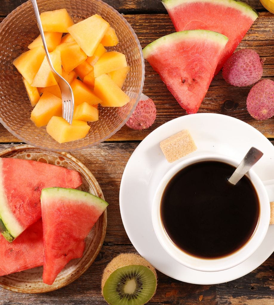 El desayuno debe ser frugal, a base de café, té, fruta fresca...