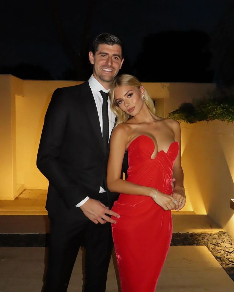 Mishel Gerzig y Thibaut Courtois posan muy románticos
