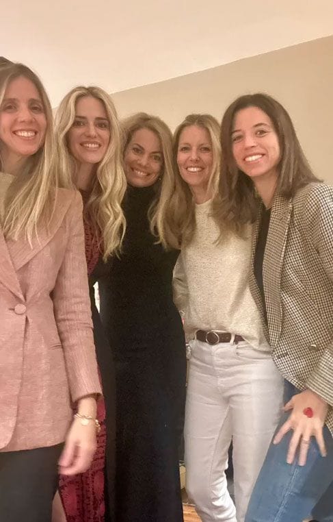 Carla Goyanes se refugia en sus amigas en sus Navidades más tristes