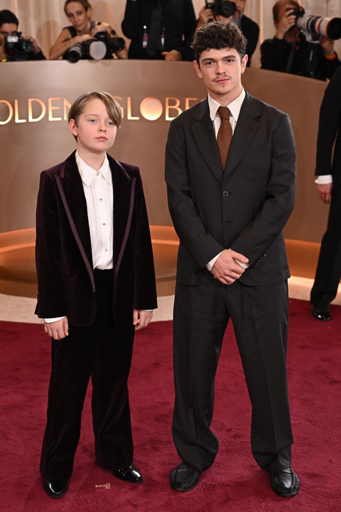 Los hermanos Jacobi y Noah Jupe en los Globo de Oro