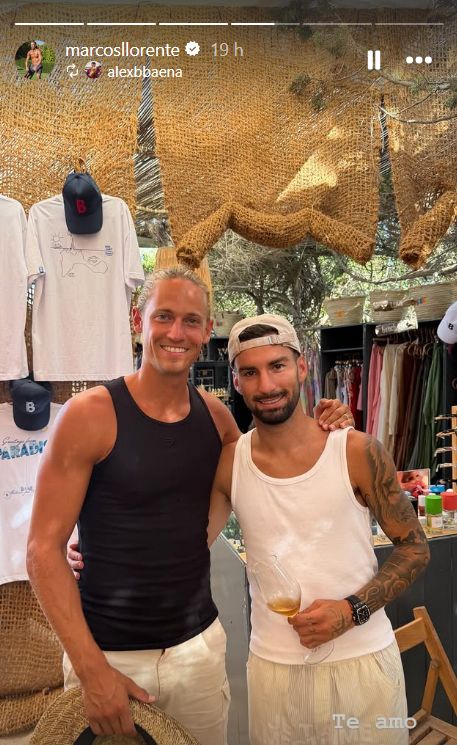 Marcos Llorente con el también futbolista Alex Baena.