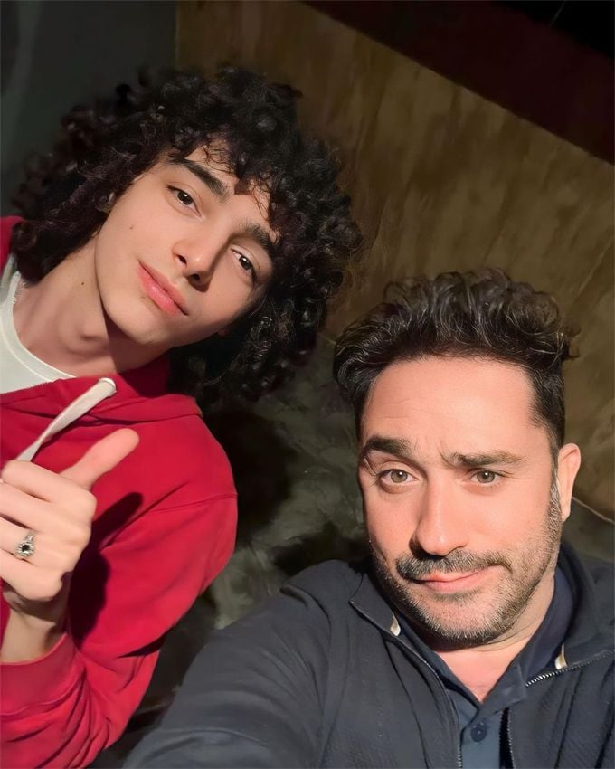 El actor Blas Polidori con J.A. Bayona