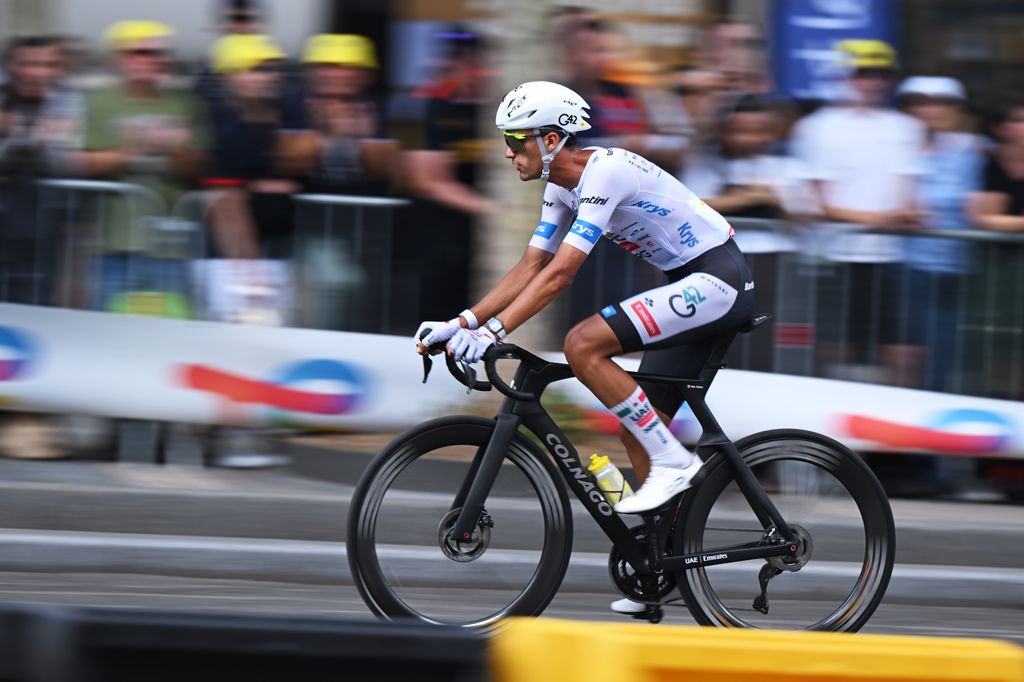 El mexicano Isaac Del Toro del equipo EUAE Team Emirates - XRG.