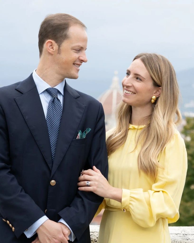 El príncipe Rafael de Orleans y Braganza junto a su prometida, Margarita delle Piane, cuyo enlace el próximo mes de noviembre en Florencia