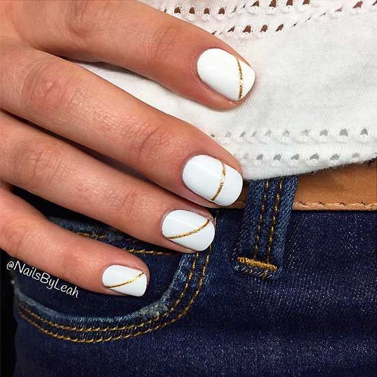 Si no te atreves con la tendencia en su máximo esplendor, prueba con su esencia: el hilo o cadenita. Puedes utilizar el elemento real, las stickers que los simulan o hacer un trazo con algún esmalte de color o metalizado. ¡Todo es empezar!

Instagram: @nails_by_leah.